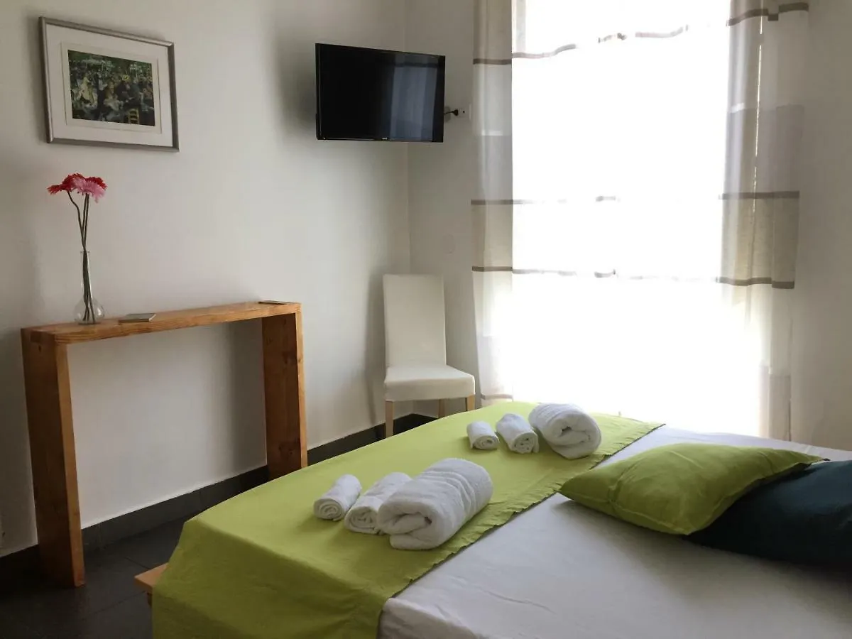 Πανσιόν Four Rooms Κατάνια